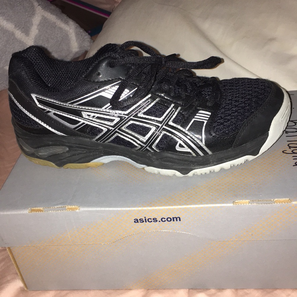 ASICS black volleyball tennis shoes